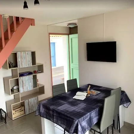 Maisonnette 5 Personnes Avec Piscine Et Parking - Fr-1-476-170 Holiday home