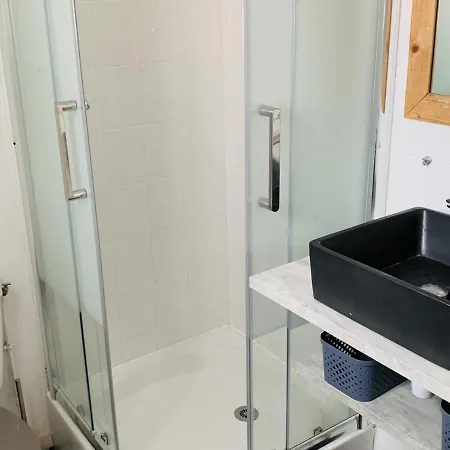 Maisonnette 5 Personnes Avec Piscine Et Parking - Fr-1-476-170